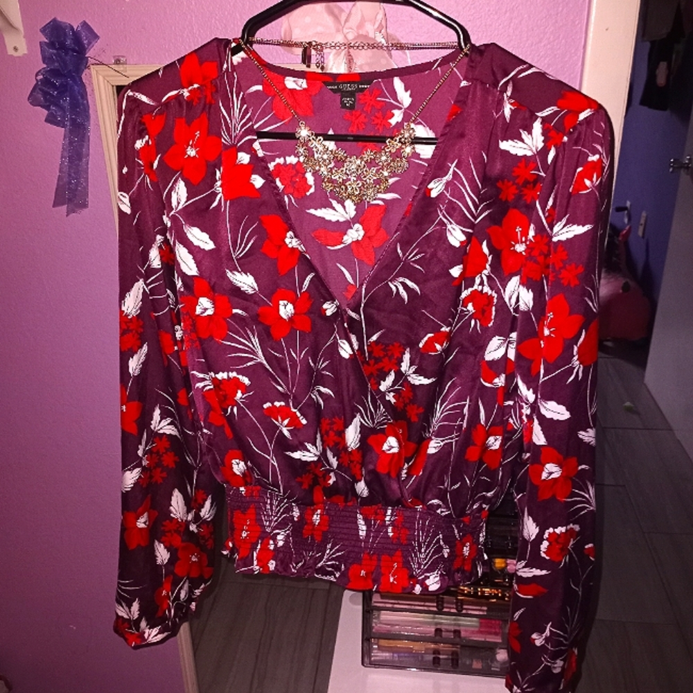 Guess floral maroon top Medium